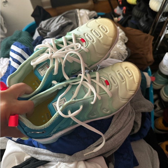 Women’s vapor max - Picture 2 of 2